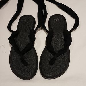 Black wrap Sanuk sandals women's 10